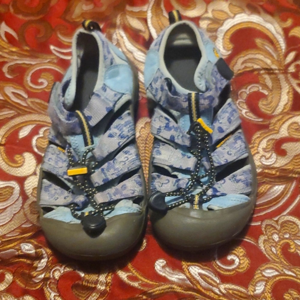 Kids' Keen hiking/waterproof sandals size 3